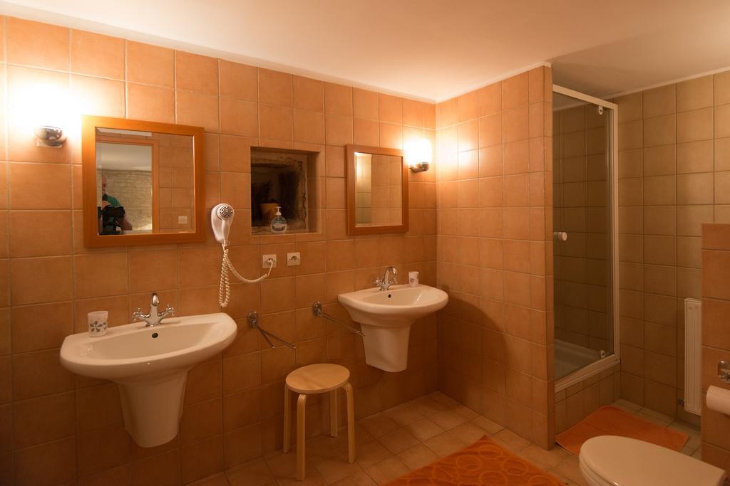 Charme Hotel La Dominotte Demigny Ruang foto